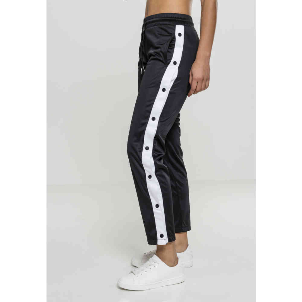The BUTTON UP training pants by URBAN CLASSICS scores with their side,  34,99 €
